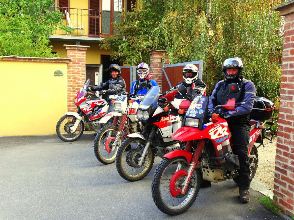 Agriturismo Casa De Colores Moretta Екстериор снимка
